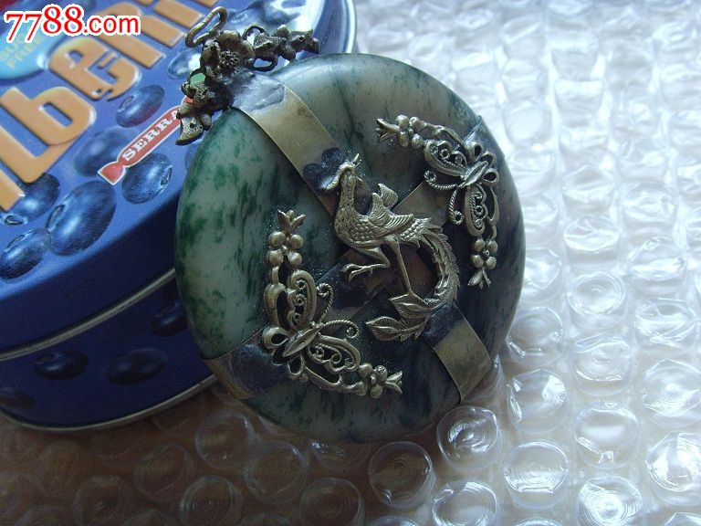 皇岗海关截获30公斤紫檀原木:xc sports(图1) xc体育